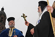 Griechisch-Orthodoxe Metropolie von Deutschland lädt ein: traditionelle Zeremonie der Gewässerweihung für die Isar an der Praterinsel 6.01.2009 (Foto: Ingrid Grossmann)